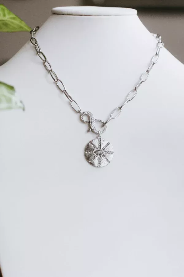 Clasp Front Circle Pendant Eye Center Necklace