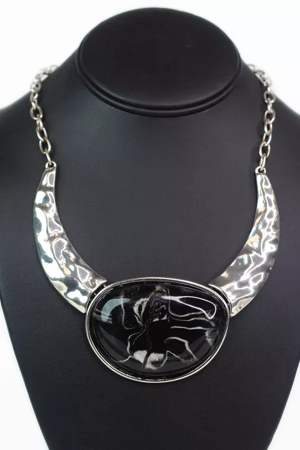 Large Oval Stone Metal Plate Sides Necklace