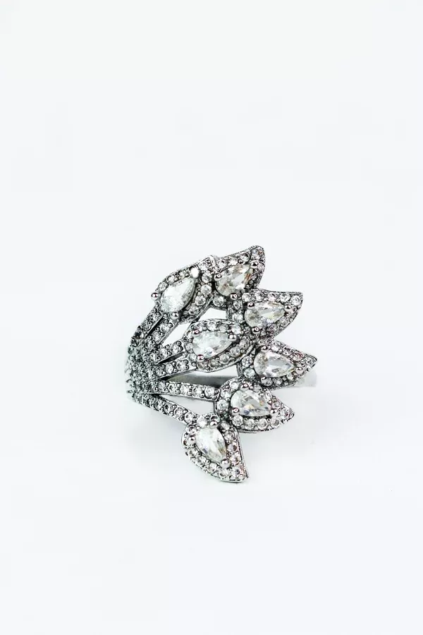 Pave Trim Almond Fan Side Ring