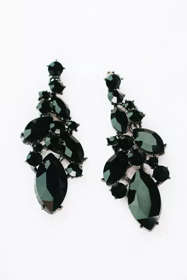 Stagger Almond Scatter Stone Earrings